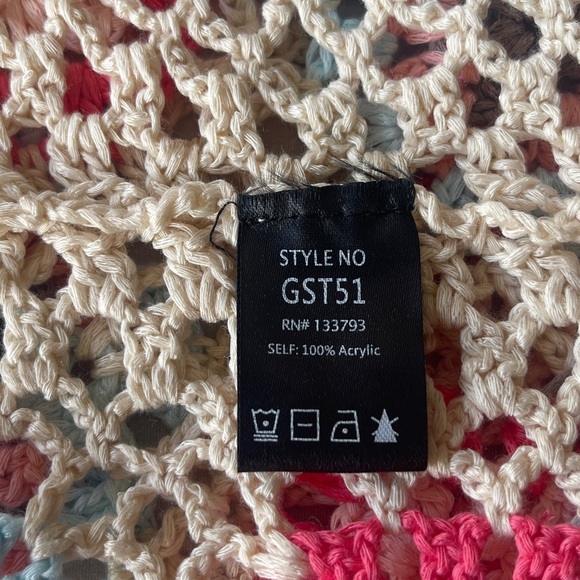 Crochet Shawl with granny square pattern and fringe with a tie closure. - Picture 7 of 8